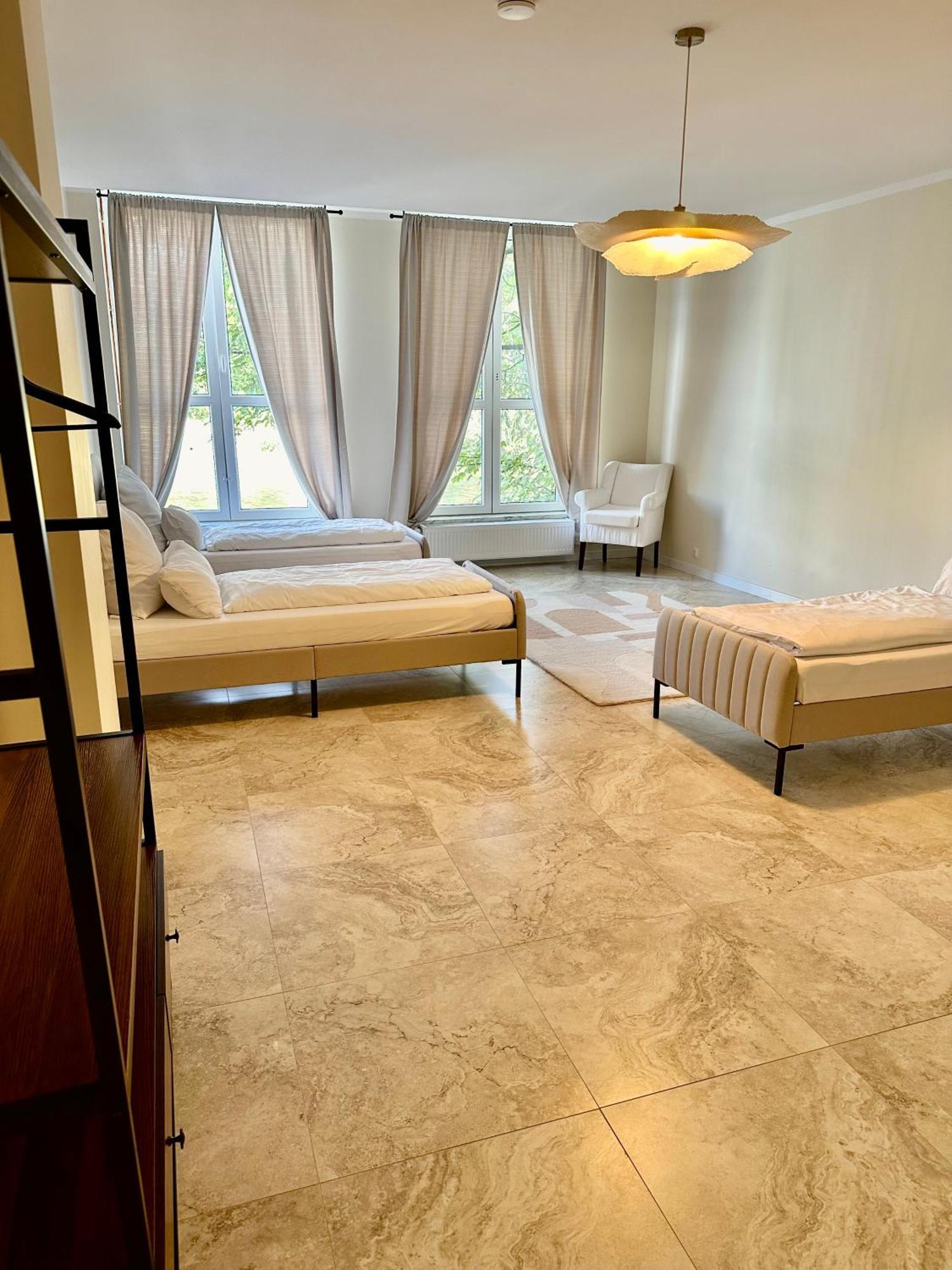 Sanierte 5 Zimmer Luxus Standard Apartment Auf 350Qm Hamburg Exterior foto